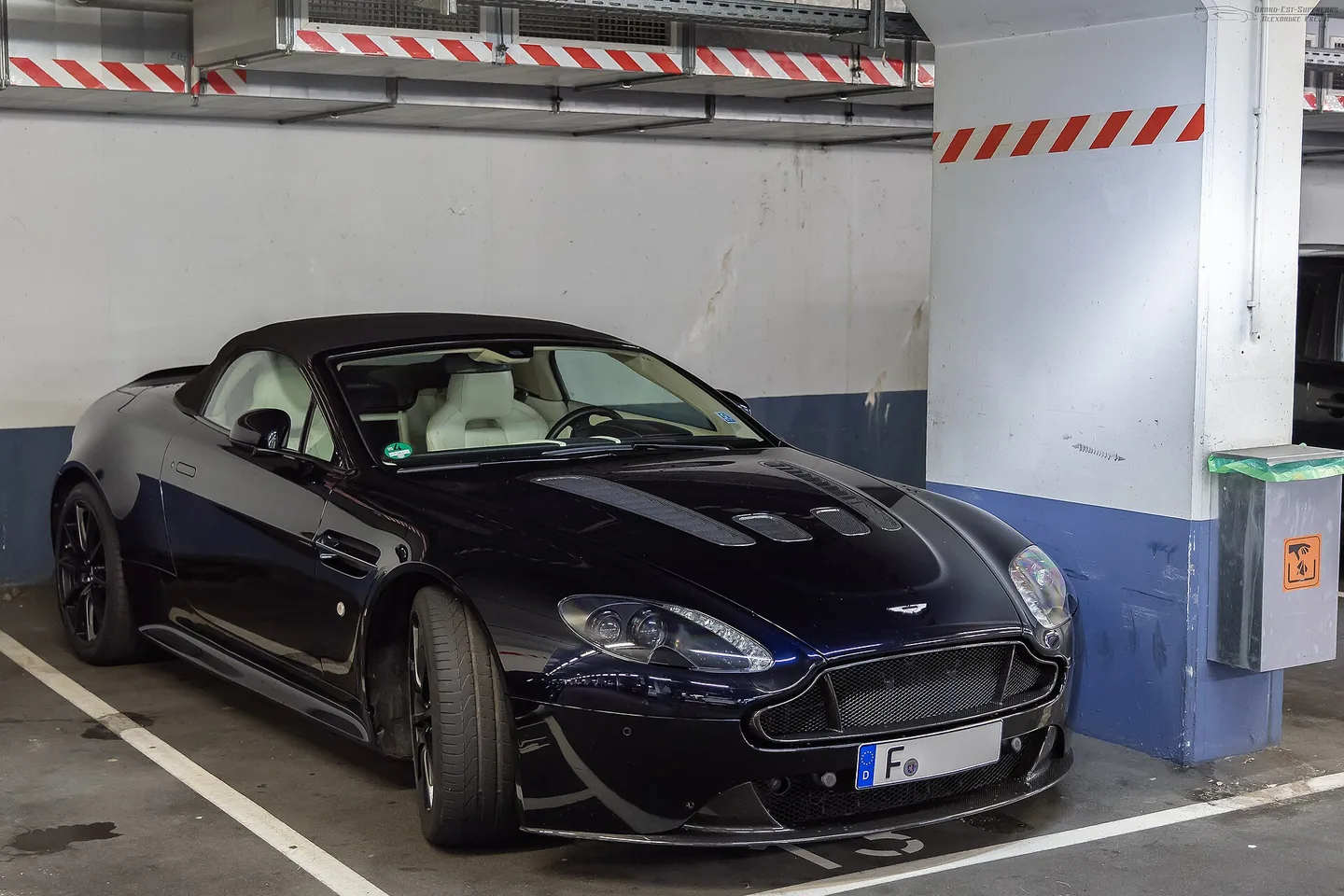 Aston Martin V12 Vantage S