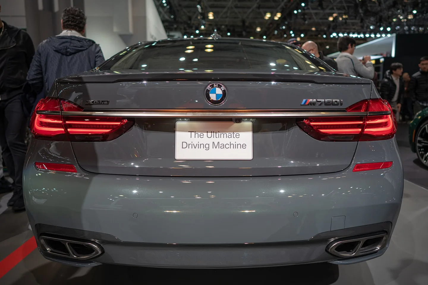 BMW M760i