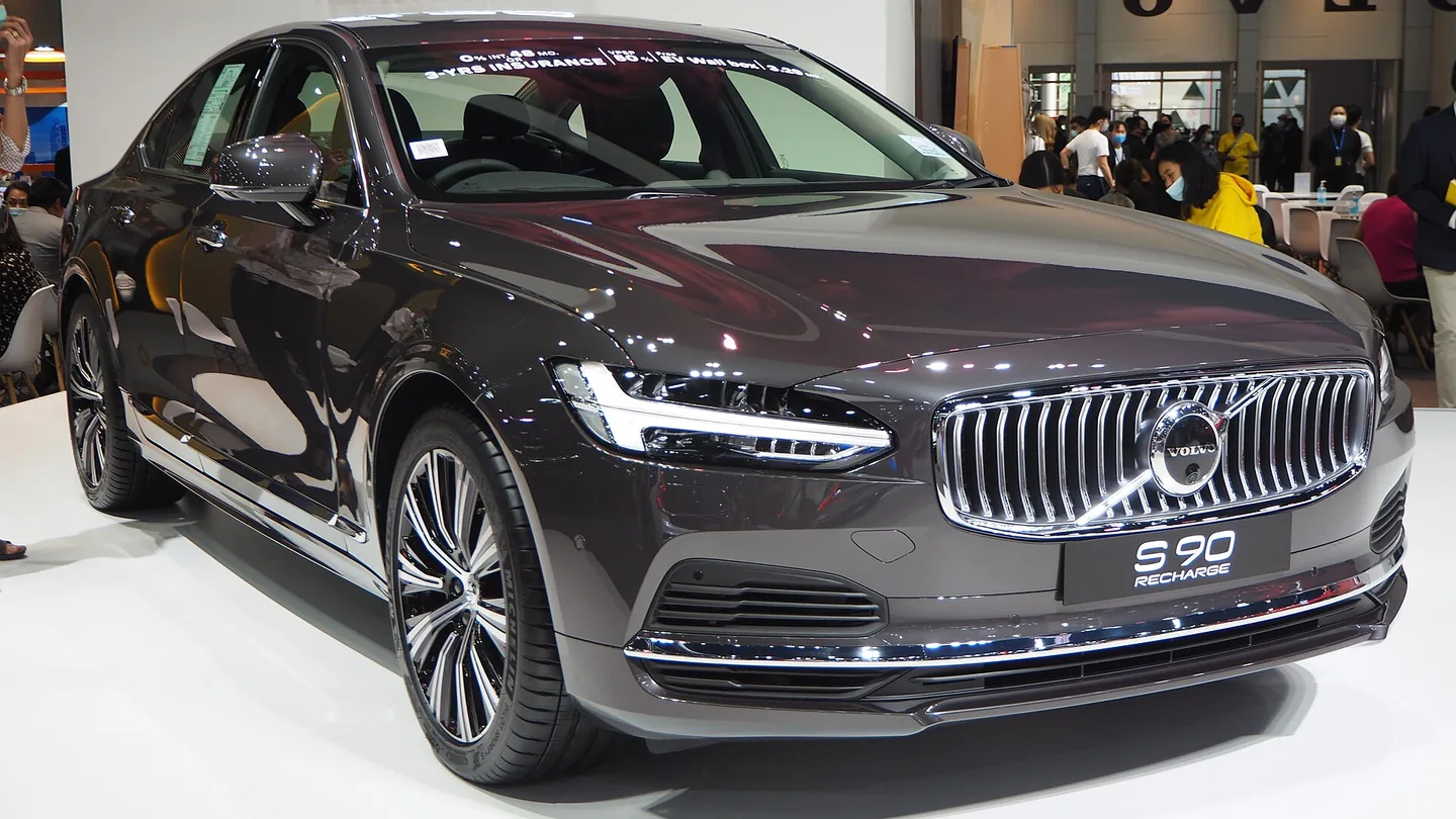 Volvo S90 T8